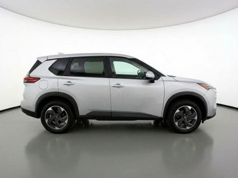Used 2025 Nissan Rogue SV FWD image 11