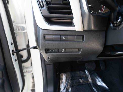 Used 2023 Nissan Rogue SV AWD/4WD image 11