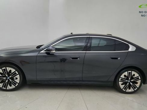 Used 2025 BMW 530i RWD image 3