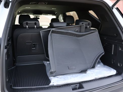 New 2026 Chevrolet Traverse LT w/ Midnight/Sport Edition FWD image 21