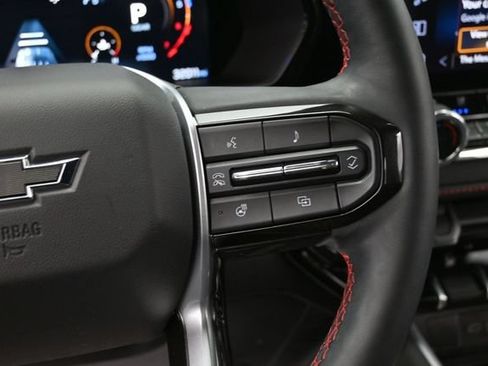 Used 2025 Chevrolet Colorado Z71 w/ Technology Package AWD/4WD image 27