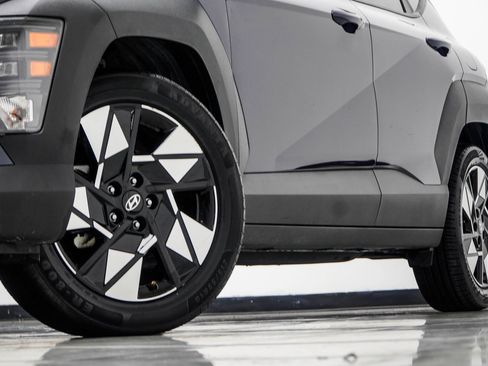 Used 2024 Hyundai Kona SEL FWD image 3