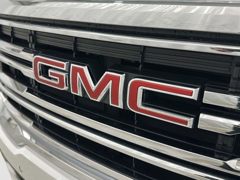 Used 2023 GMC Acadia SLT image 27