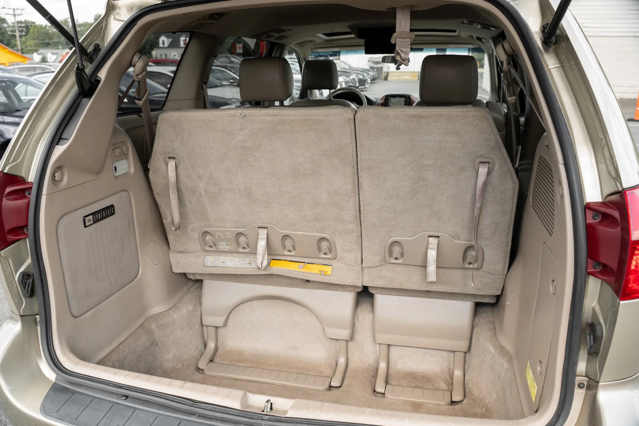 Used 2004 Toyota Sienna XLE w/ XLE Pkg 19 FWD image 11
