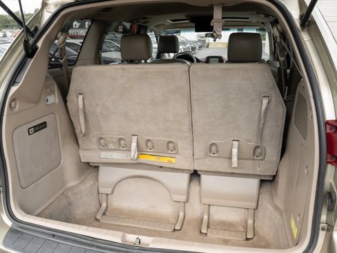 Used 2004 Toyota Sienna XLE FWD image 11