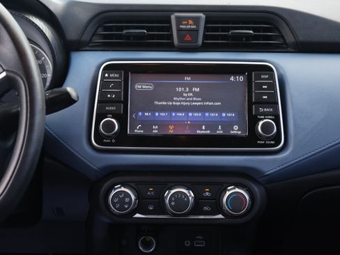 Used 2024 Nissan Versa SV FWD image 8