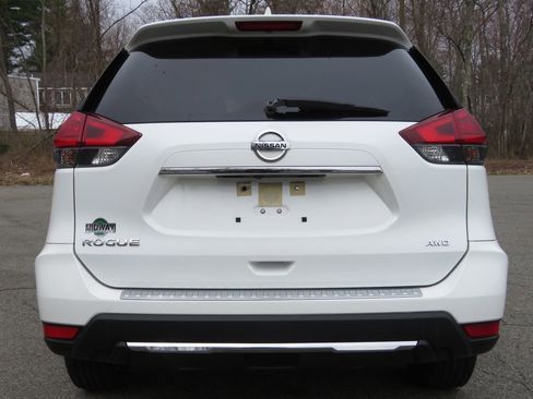 Used 2017 Nissan Rogue S w/ S Appearance Package AWD/4WD image 6