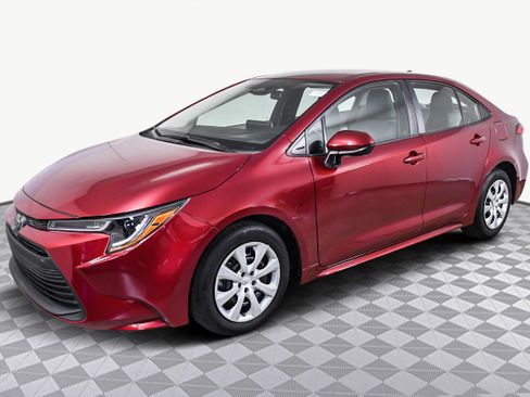 Used 2025 Toyota Corolla LE image 4