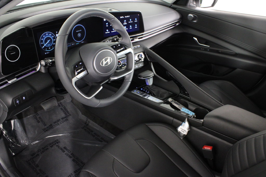 Certified 2026 Hyundai Elantra Limited FWD image 19