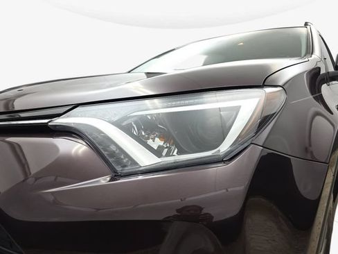 Used 2018 Toyota RAV4 XLE FWD image 32