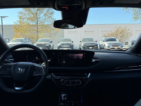 Used 2025 Buick Envista Sport Touring image 33