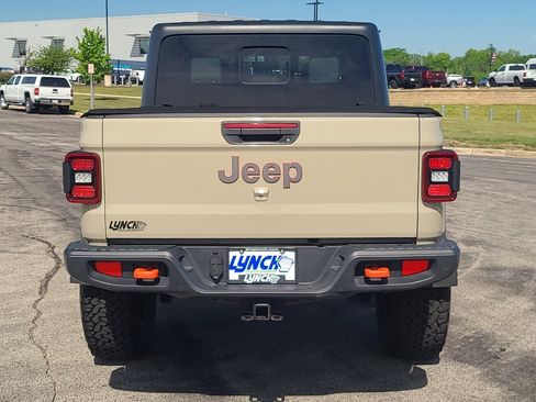 Used 2020 Jeep Gladiator Mojave AWD/4WD image 3