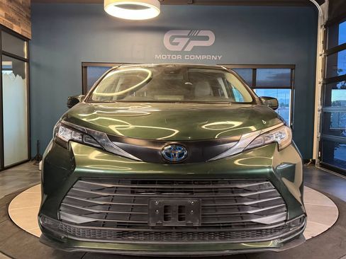 Used 2023 Toyota Sienna LE AWD/4WD image 8