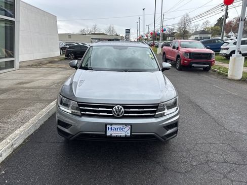 Used 2021 Volkswagen Tiguan SE w/ Panoramic Sunroof Package FWD image 3