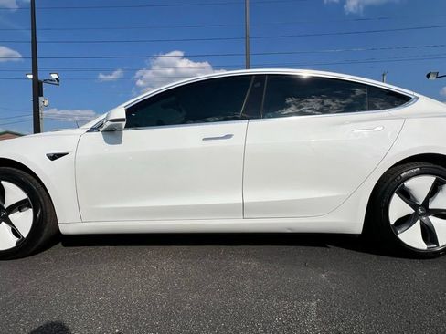 Used 2019 Tesla Model 3 Standard Range Plus image 3