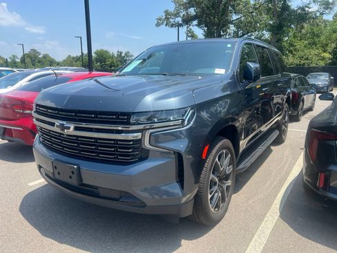 Used 2021 Chevrolet Suburban RST w/ Luxury Package AWD/4WD image 3