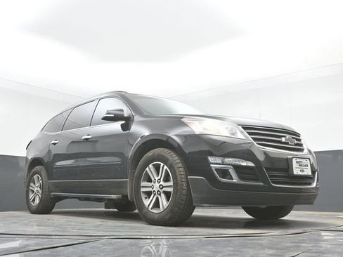 Used 2017 Chevrolet Traverse LT image 27
