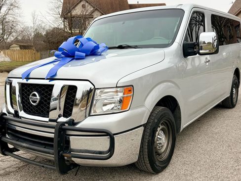 Used 2016 Nissan NV 3500 SV image 3