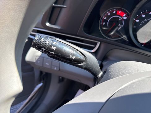 Used 2023 Hyundai Elantra SEL image 28