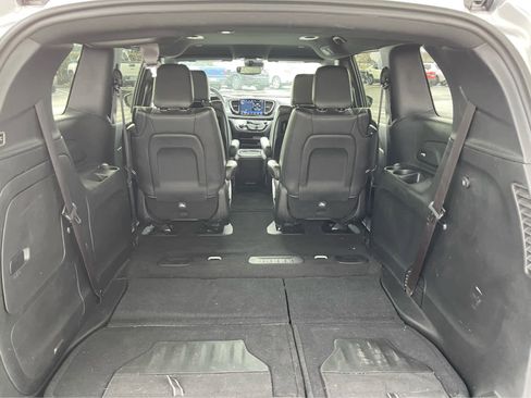 Used 2023 Chrysler Pacifica Touring-L w/ Uconnect Theater Family Group image 11