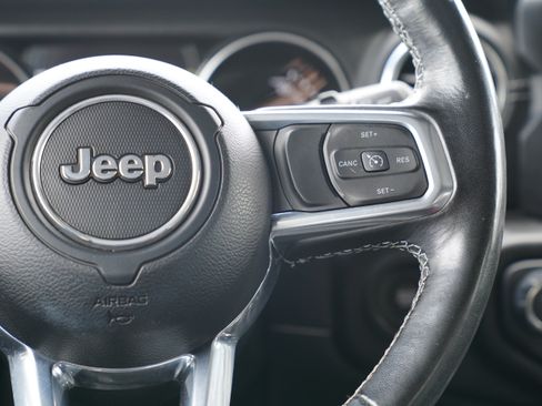 Used 2022 Jeep Wrangler Unlimited Sahara w/ Cold Weather Group AWD/4WD image 19