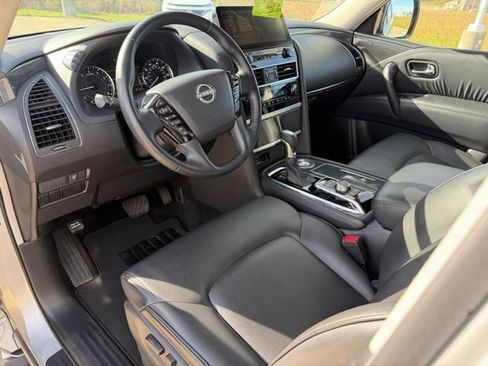 Used 2024 Nissan Armada SV image 12