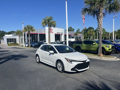 Used 2024 Toyota Corolla SE FWD image 2
