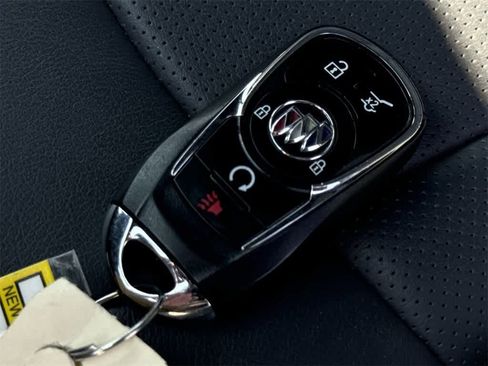Used 2024 Buick Enclave Premium image 26
