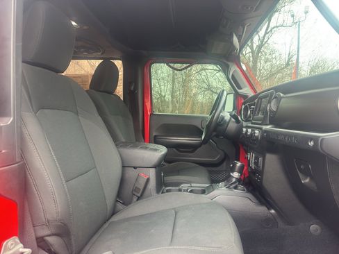 Used 2018 Jeep Wrangler Sport image 14
