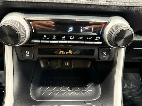 Used 2025 Toyota RAV4 LE image 33