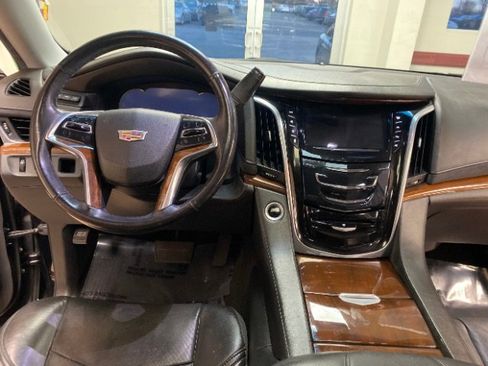 Used 2018 Cadillac Escalade ESV Luxury image 26