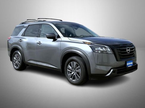 Used 2024 Nissan Pathfinder SV w/ Black Appearance Package AWD/4WD image 3