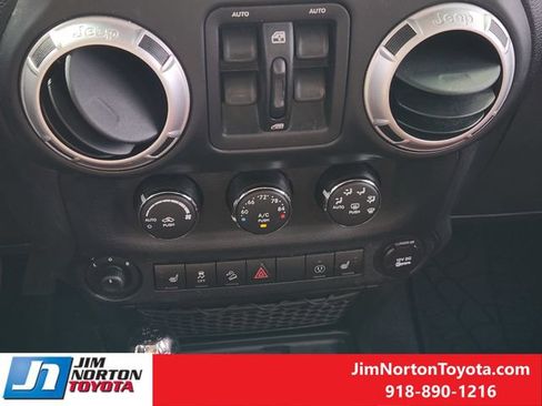 Used 2013 Jeep Wrangler Unlimited Rubicon AWD/4WD image 20
