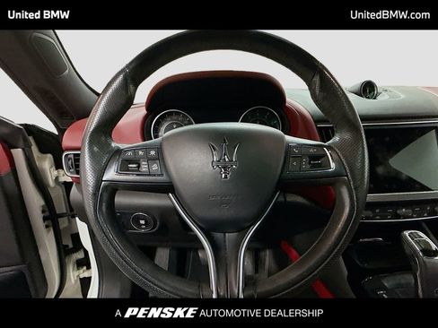 Used 2021 Maserati Levante image 6