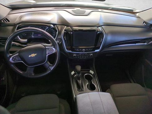 Used 2021 Chevrolet Traverse LT image 16