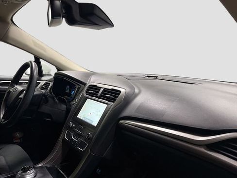 Used 2020 Ford Fusion SE FWD image 27