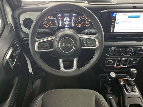 Used 2025 Jeep Wrangler Unlimited Sahara AWD/4WD image 20