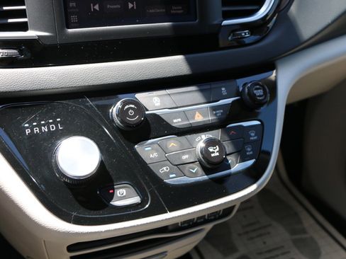 Used 2023 Chrysler Voyager LX FWD image 22