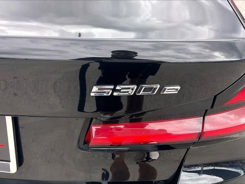 Used 2021 BMW 530e w/ Parking Assistance Package image 10
