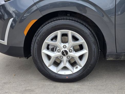 Certified 2025 Kia Soul LX w/ LX Technology Package FWD image 17