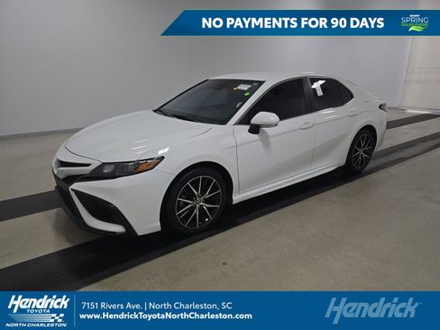 Used 2023 Toyota Camry SE image 1