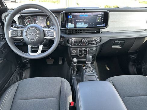 Certified 2025 Jeep Wrangler Unlimited Sahara AWD/4WD image 10