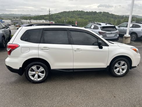 Used 2015 Subaru Forester 2.5i w/ Alloy Wheel Package AWD/4WD image 8