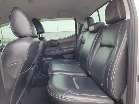 Used 2017 Toyota Tacoma SR image 12