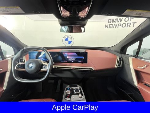 Used 2023 BMW iX xDrive50 w/ Sport Package AWD/4WD image 9