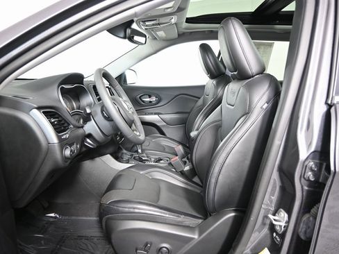 Used 2022 Jeep Cherokee Limited image 21