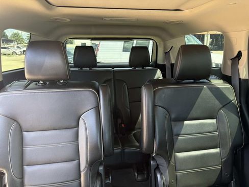 Used 2018 GMC Acadia Denali w/ Technology Package FWD image 13