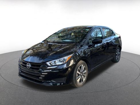 Used 2025 Nissan Versa SV image 3