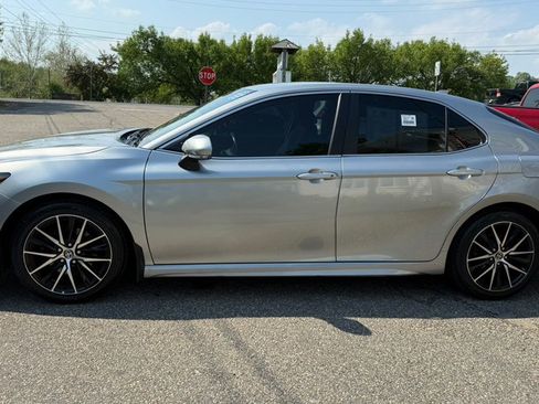 Used 2022 Toyota Camry SE w/ Carpet Mat Package (TMS) AWD/4WD image 13