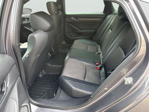 Used 2018 Honda Accord Sport image 9